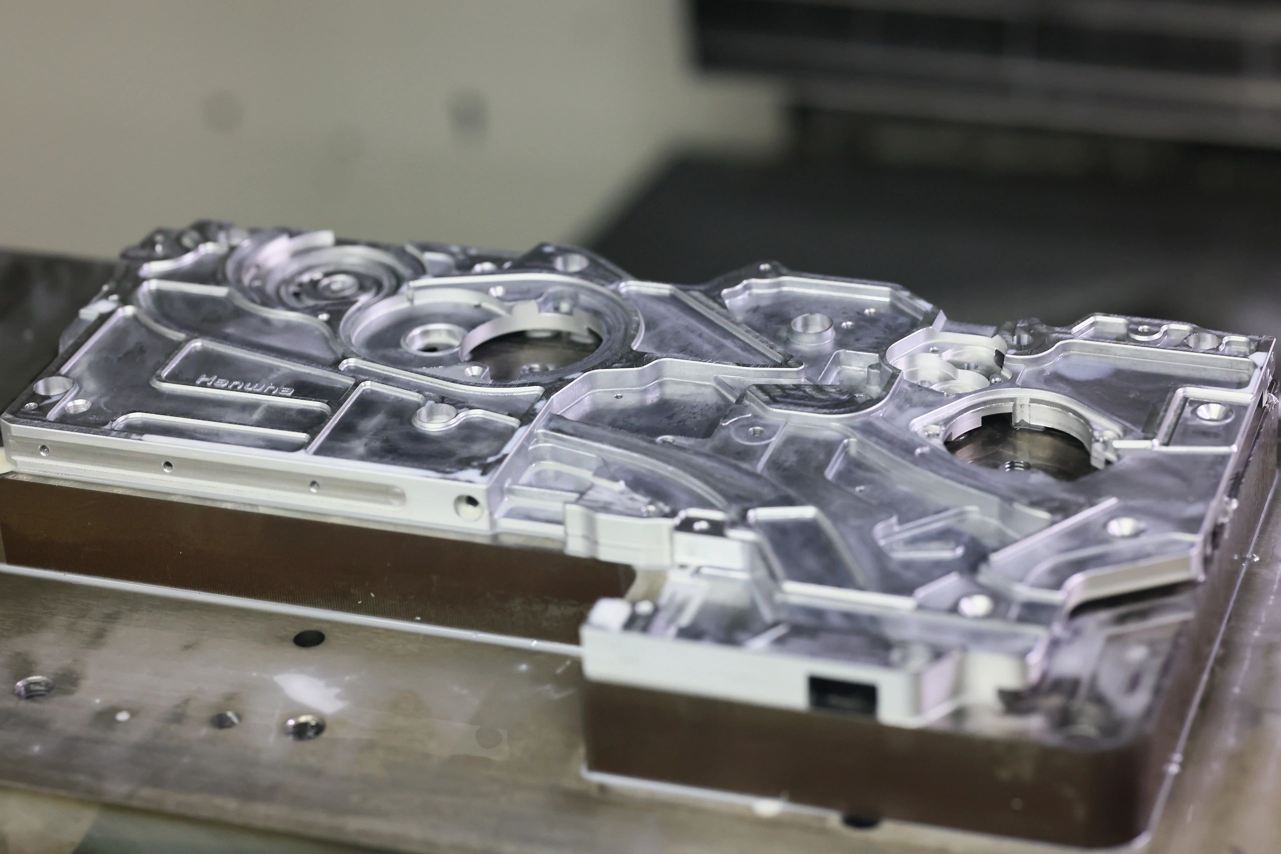 5-axis machined aluminium gearbox housing component for aerospace use