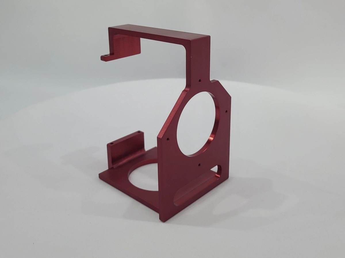 Red-anodized aluminium bracket for an imaging device